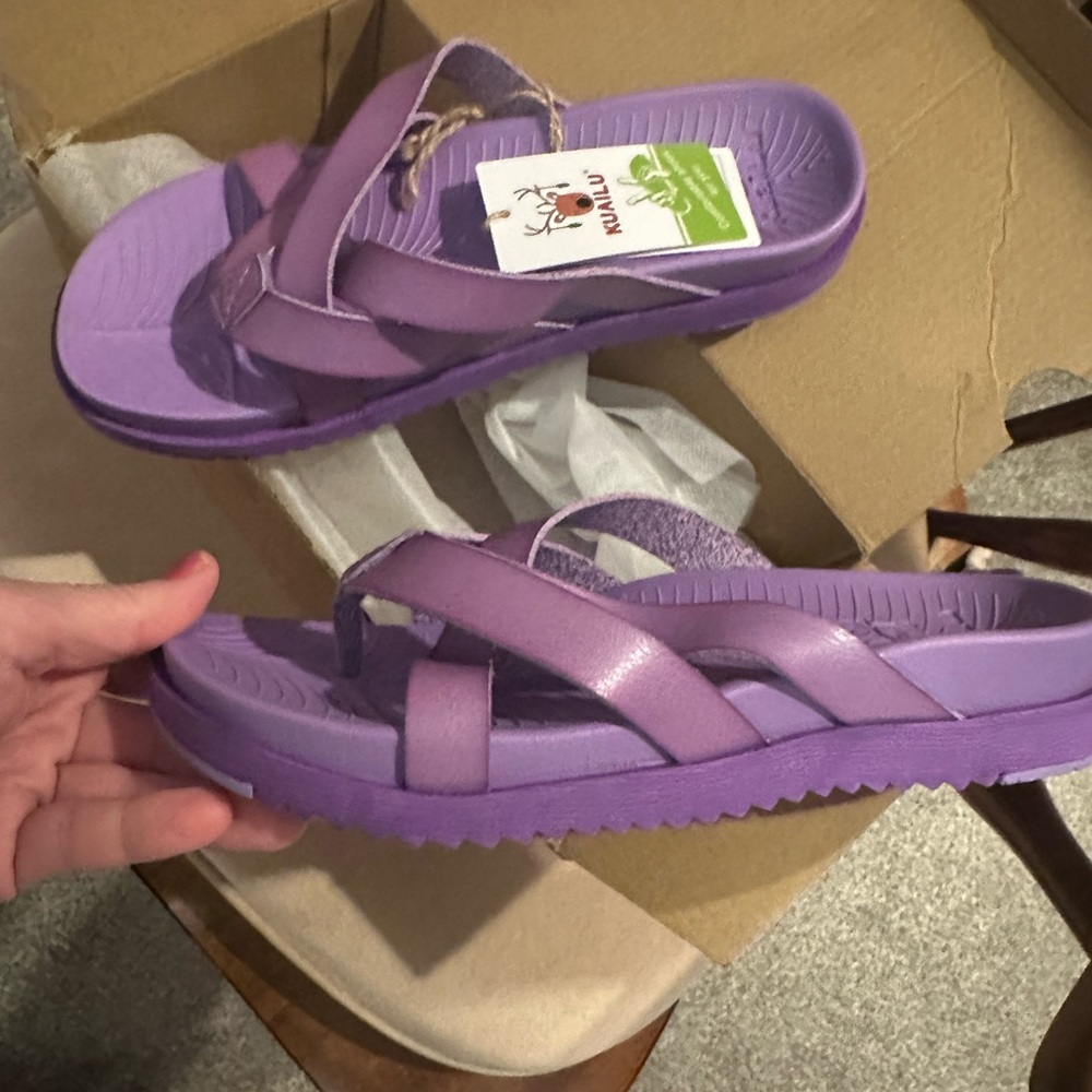 NEW NWT Purple WOMENS KUAILU SIZE 8 Sandals. Retail $32.99.
